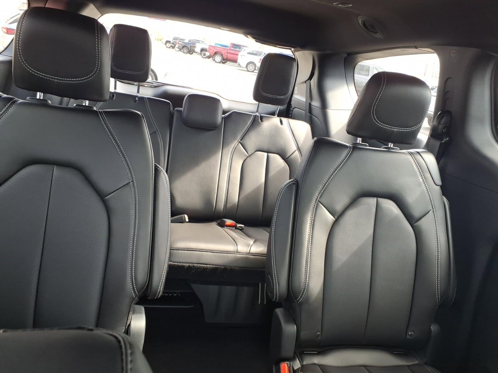 New 2026 Chrysler Pacifica Select image 21