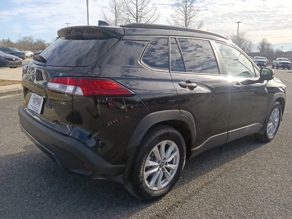 Used 2024 Toyota Corolla Cross LE w/ Moonroof Package image 3