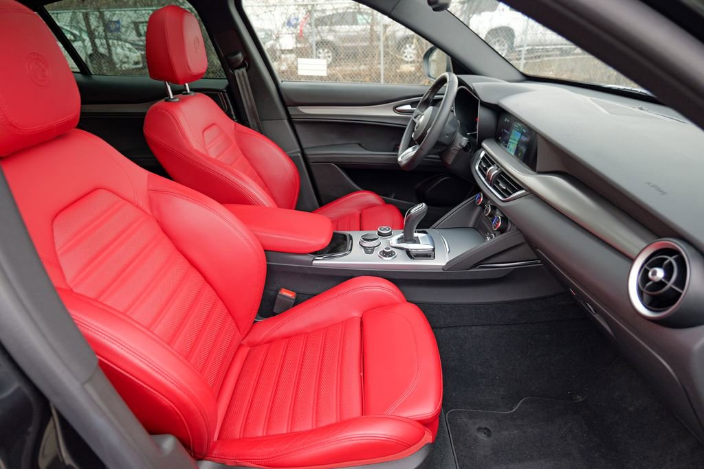Used 2024 Alfa Romeo Stelvio Ti w/ Performance Driving Package image 36