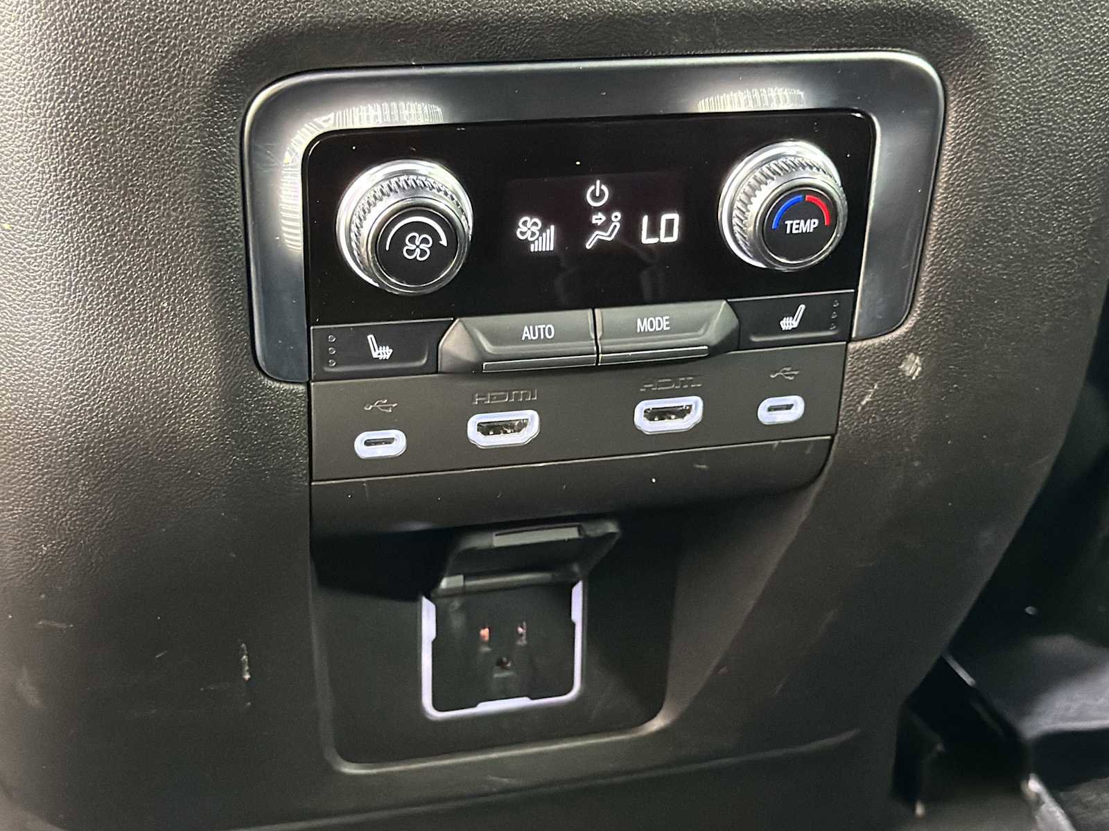 Used 2021 GMC Yukon AT4 w/ AT4 Premium Package AWD/4WD image 26