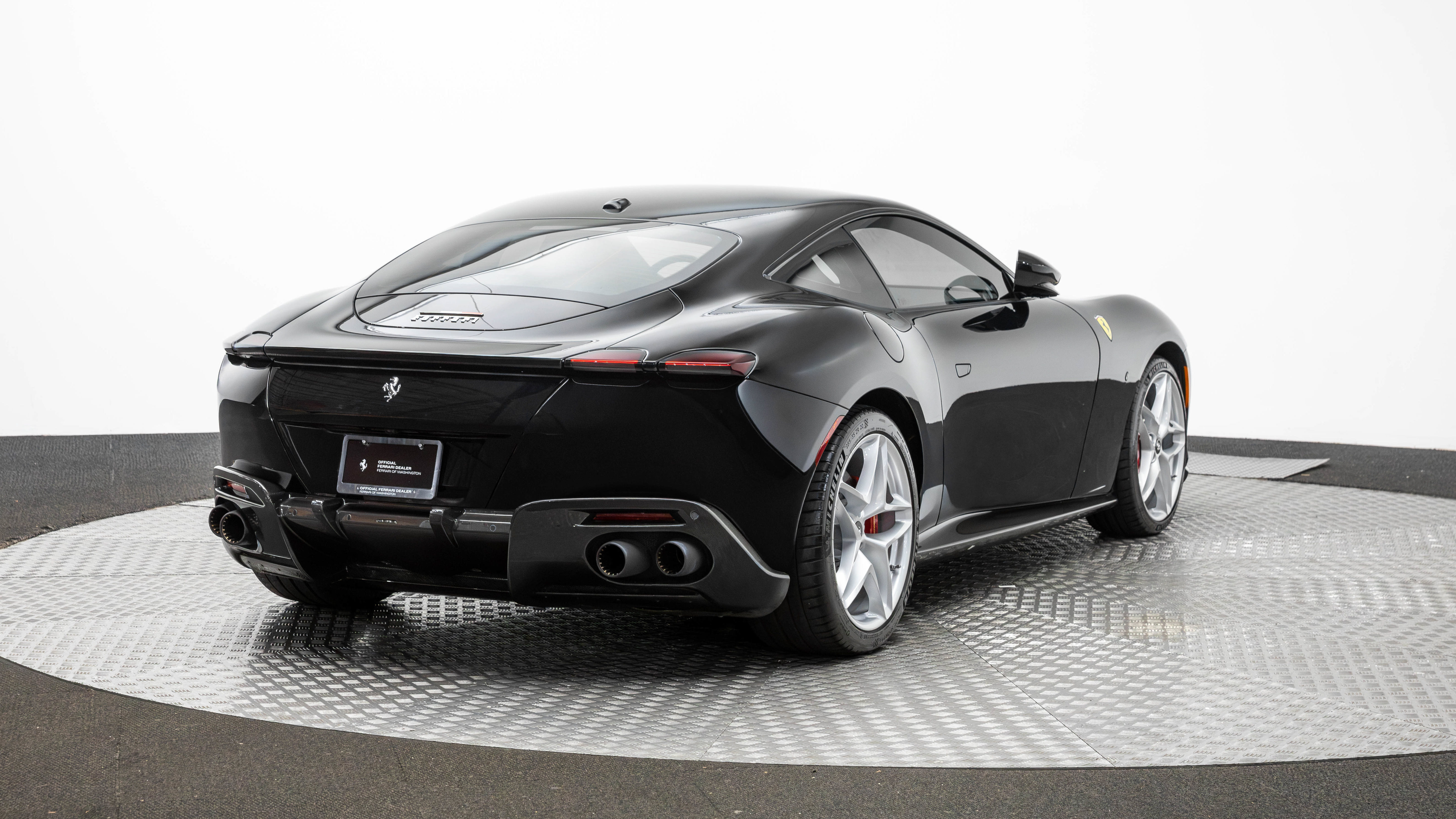 Used 2021 Ferrari Roma RWD image 7