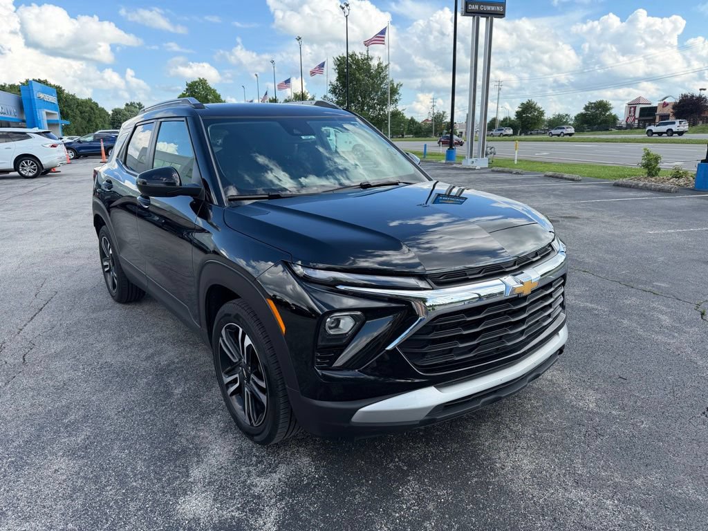 Used 2025 Chevrolet TrailBlazer LT w/ Convenience Package FWD image 2