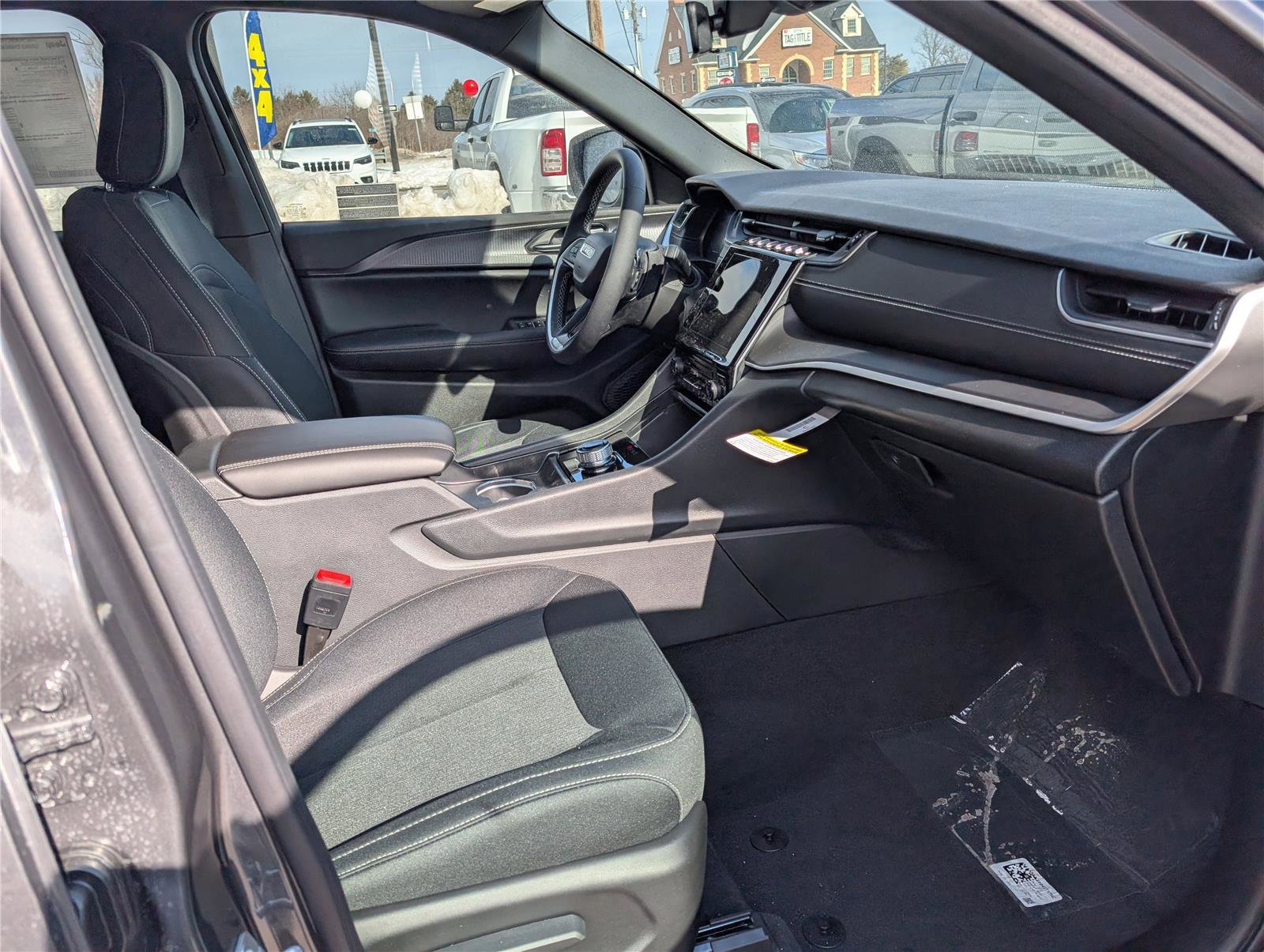 New 2026 Jeep Grand Cherokee Laredo image 6