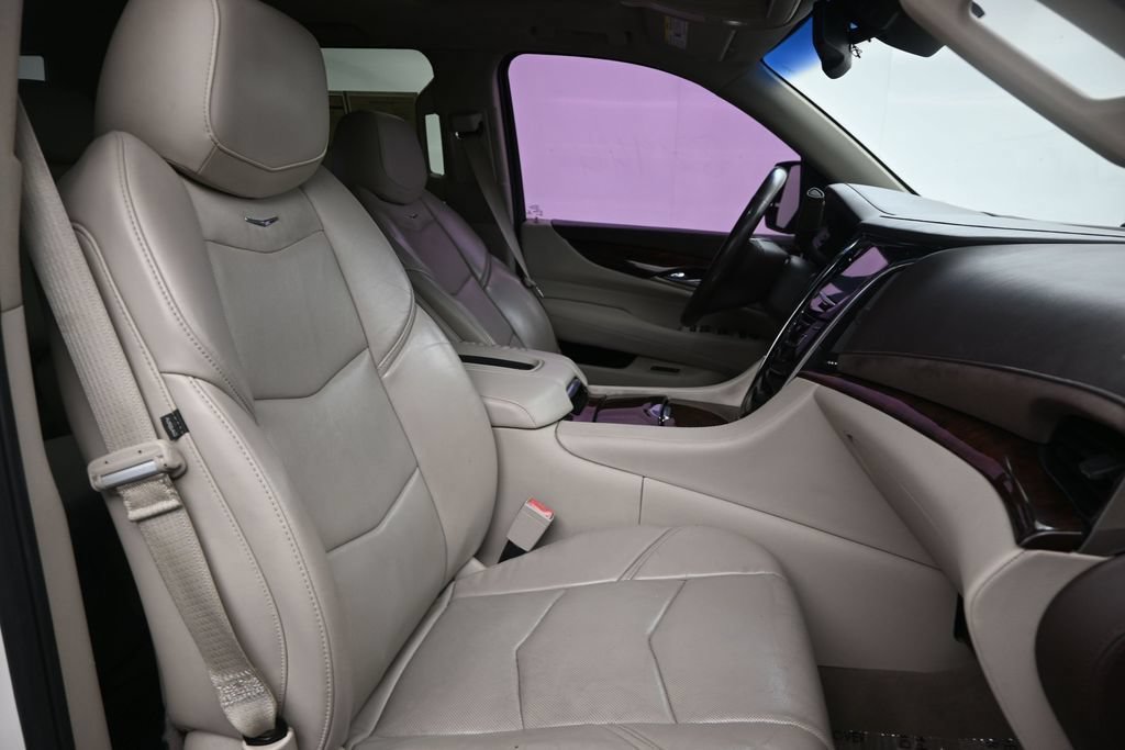 Used 2015 Cadillac Escalade Premium RWD image 16
