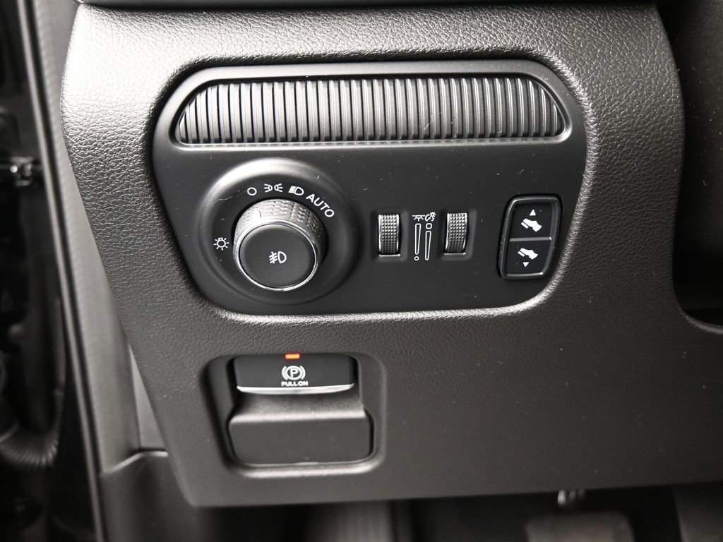 Used 2024 Jeep Wagoneer 2WD image 35