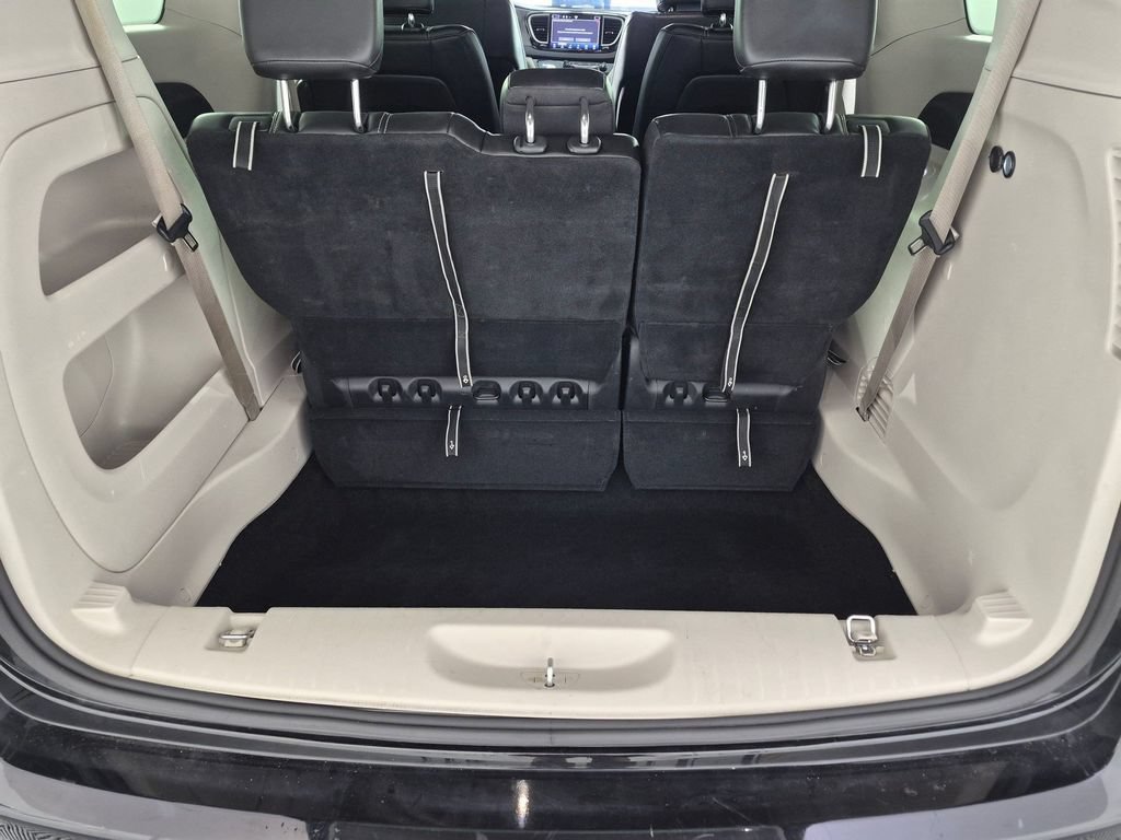 Used 2024 Chrysler Pacifica Touring-L FWD image 28
