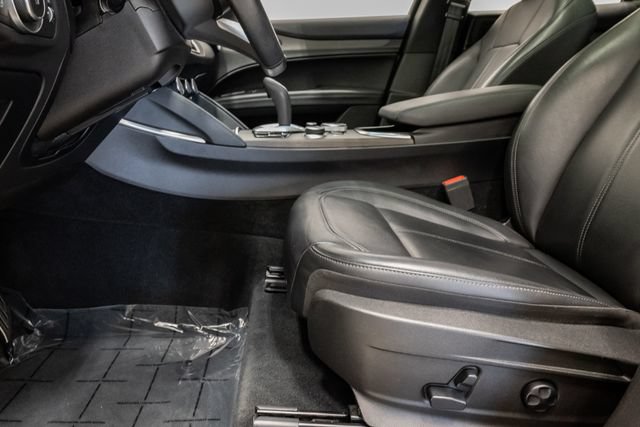 Used 2022 Alfa Romeo Stelvio Ti AWD/4WD image 11