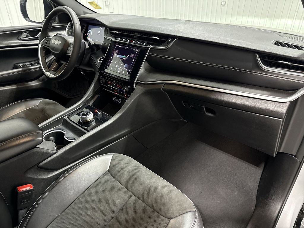 Used 2024 Jeep Grand Cherokee Altitude AWD/4WD image 30