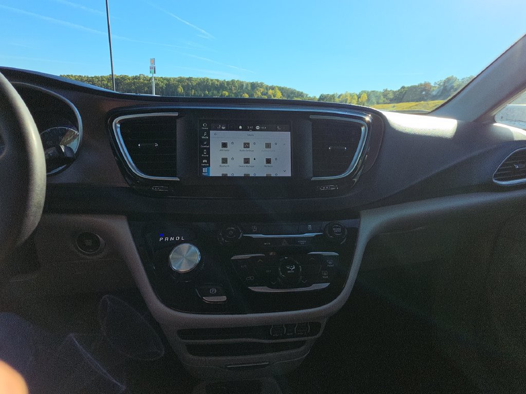 Used 2024 Chrysler Voyager LX FWD image 21