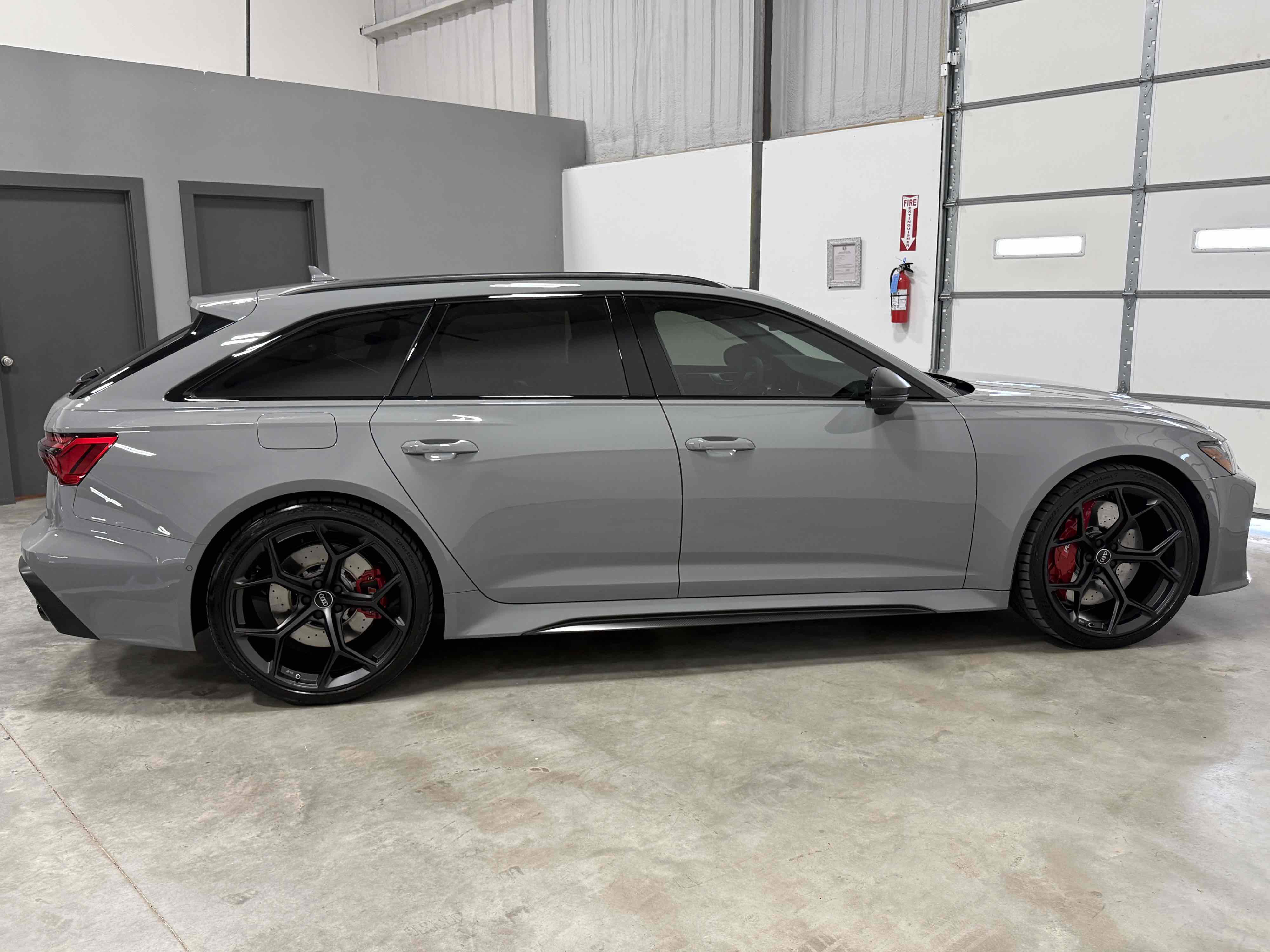 Used 2025 Audi RS 6 performance w/ Matte Carbon Package AWD/4WD image 3