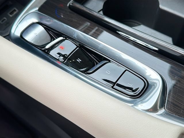 Used 2023 Buick Enclave Essence FWD image 16