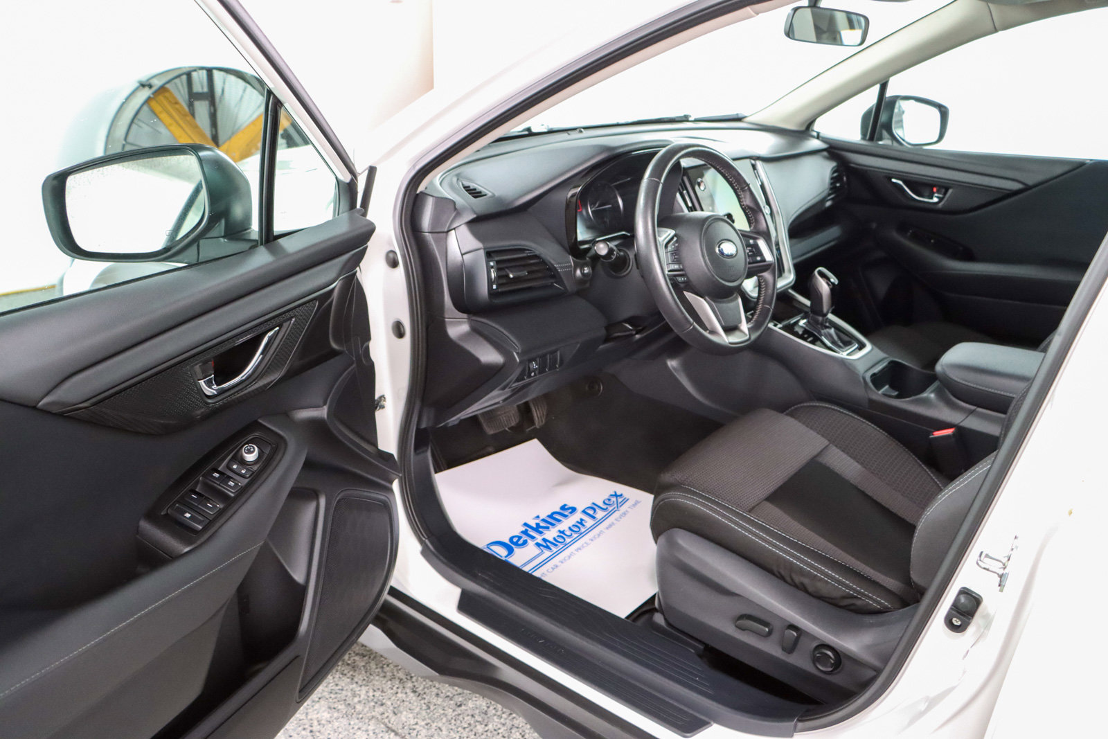 Used 2025 Subaru Outback Premium AWD/4WD image 3