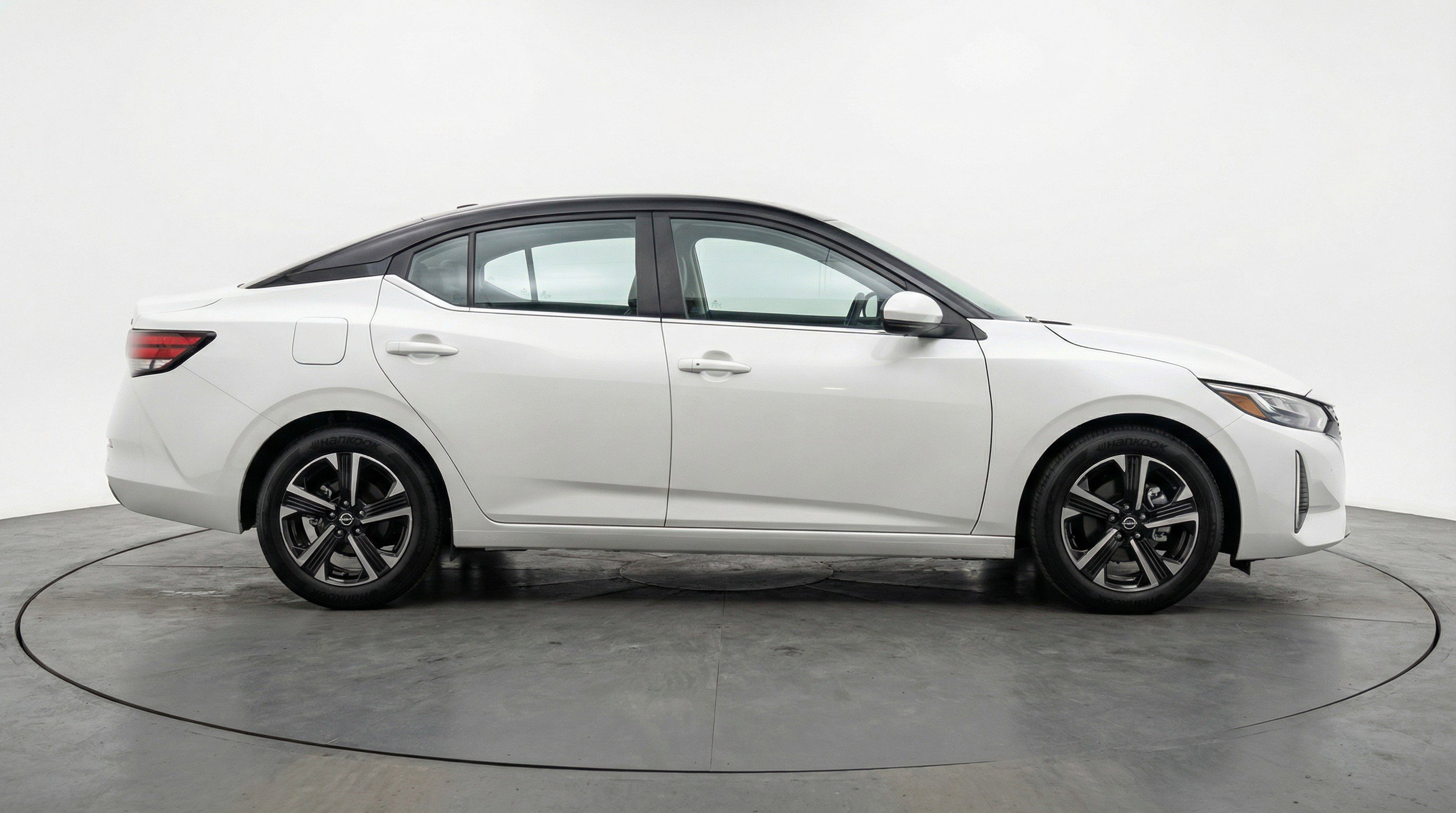 Used 2025 Nissan Sentra SV FWD image 11