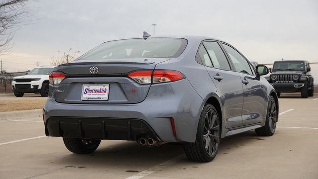 Used 2024 Toyota Corolla SE w/ SE Premium Package image 9