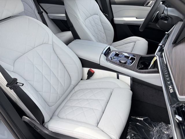 New 2026 BMW X5 xDrive50e w/ M Sport Package AWD/4WD image 10