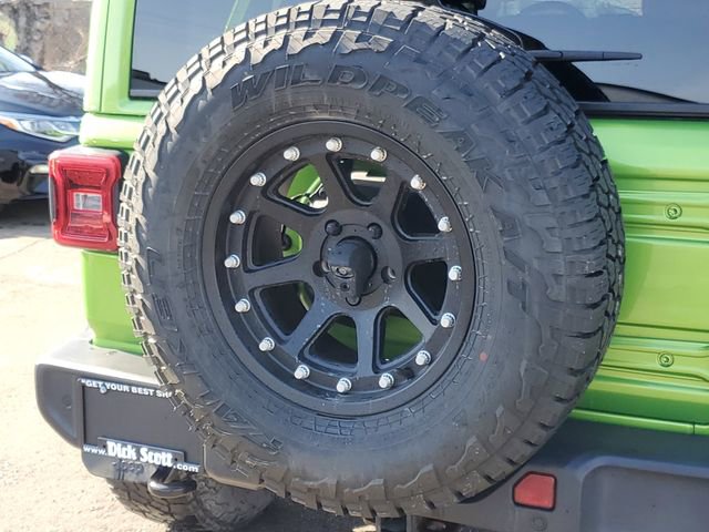 Used 2018 Jeep Wrangler Unlimited Sahara w/ Dual Top Group image 9