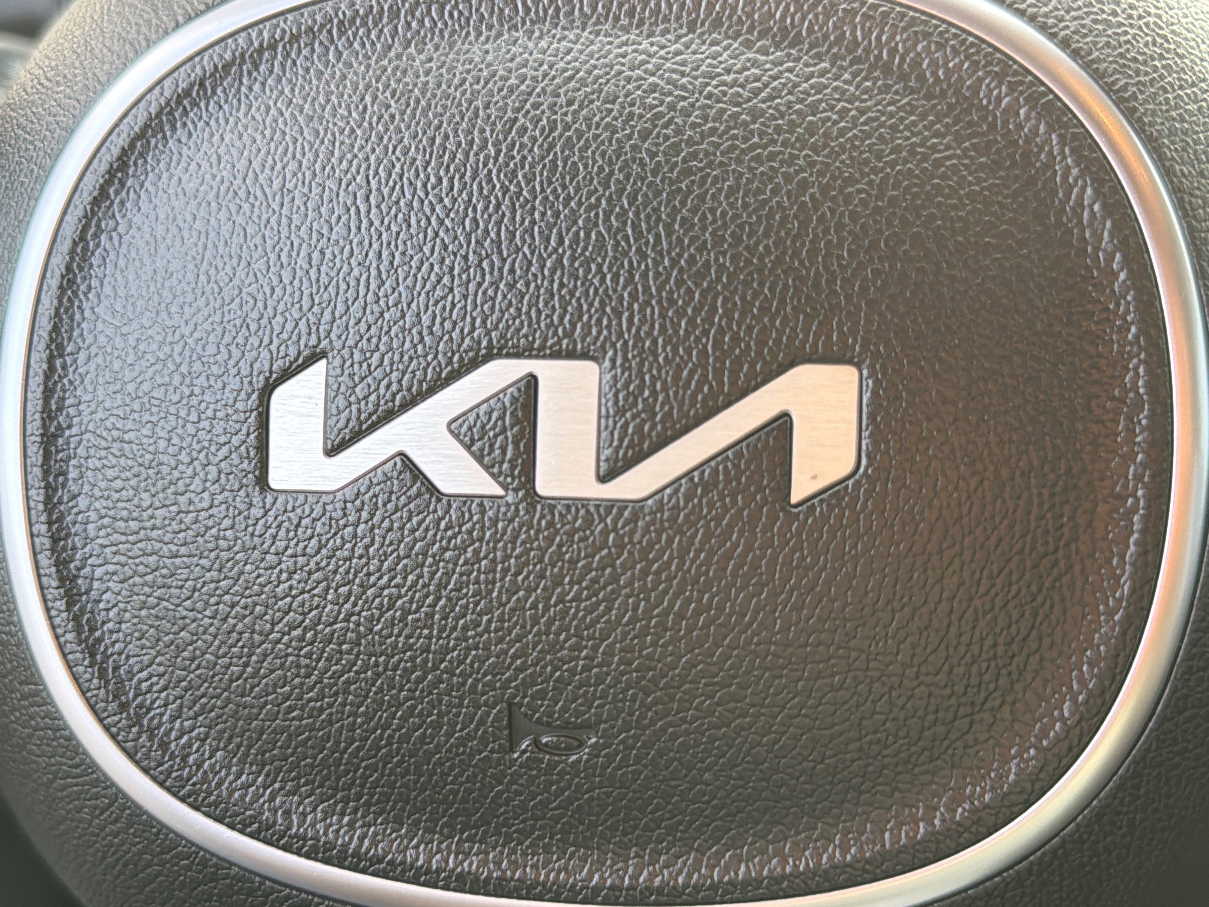 Used 2025 Kia Sorento S FWD image 23