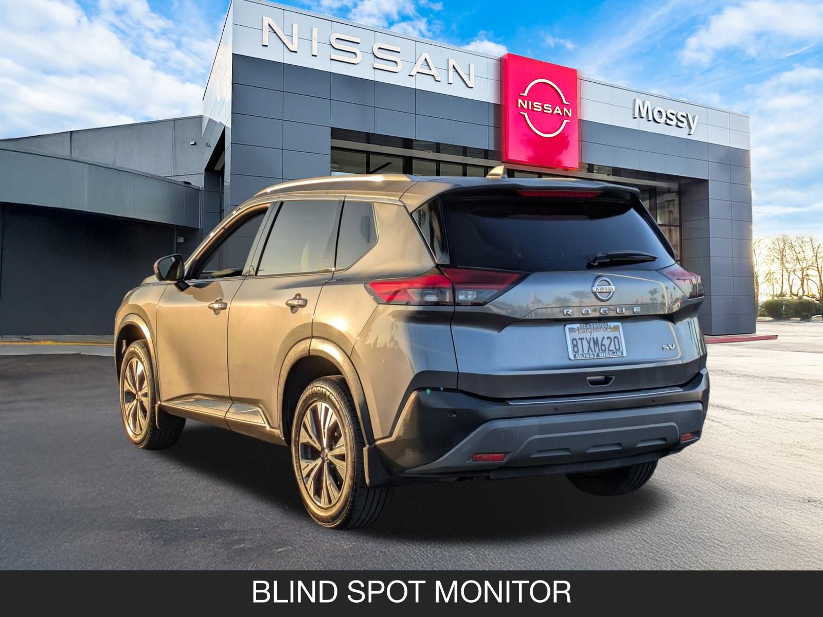 Used 2021 Nissan Rogue SV w/ Premium Package image 7