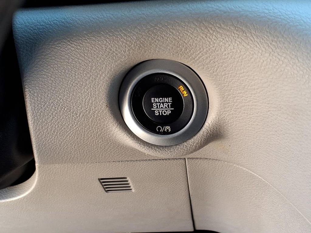 Used 2019 Chrysler Pacifica Touring-L image 13