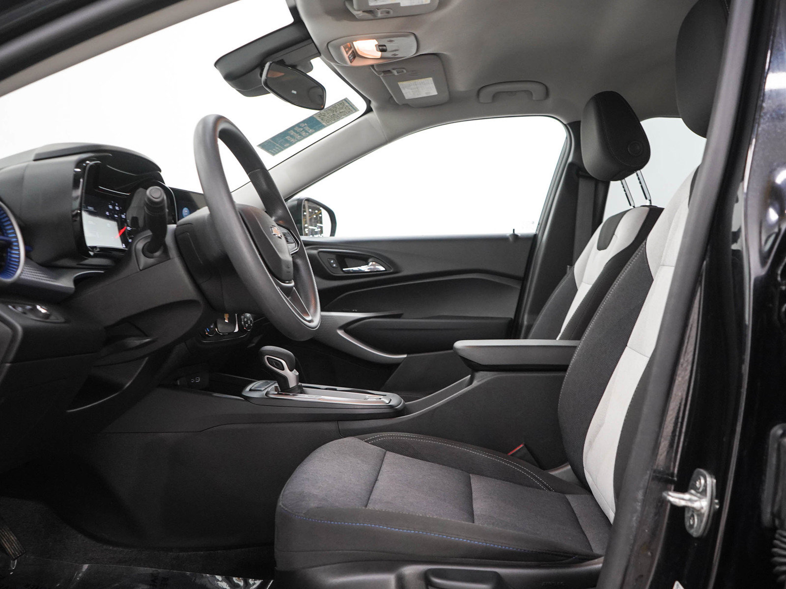 Used 2024 Chevrolet Trax LS FWD image 21