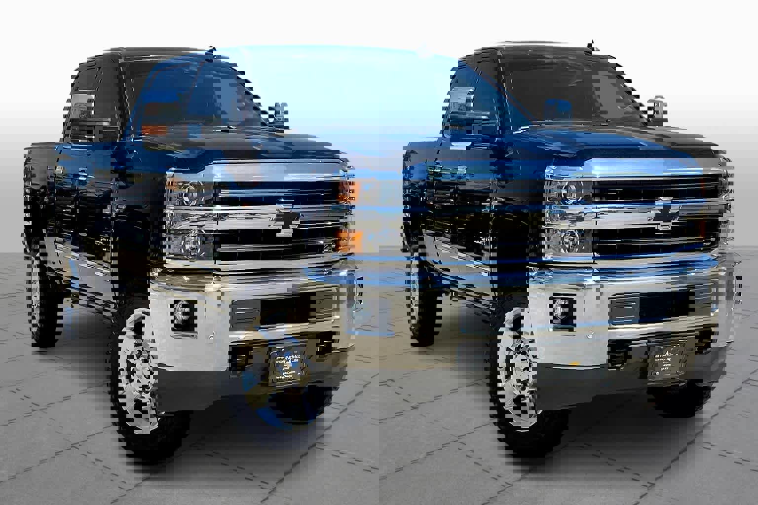 Used 2018 Chevrolet Silverado 2500 LTZ w/ Vortec Plus Package AWD/4WD image 3