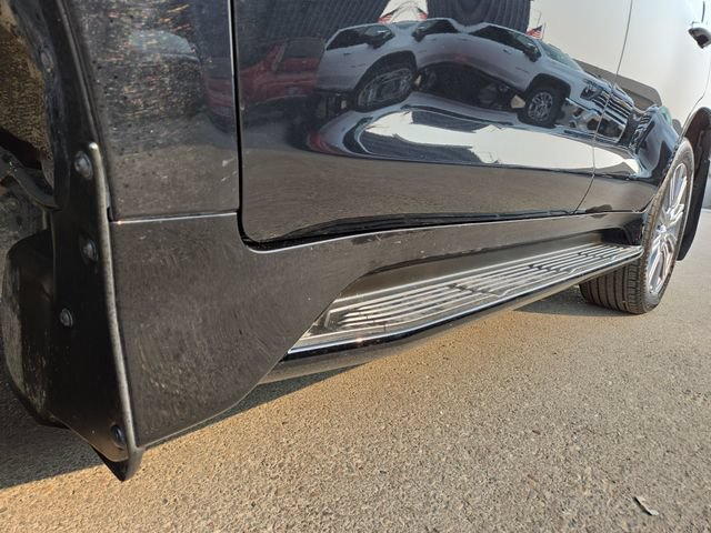 Used 2017 Lexus LX 570 4WD w/ Luxury Package image 9