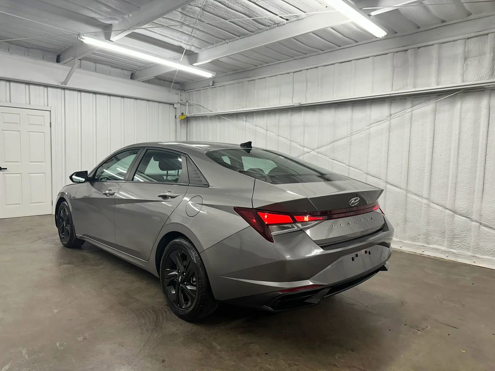 Used 2023 Hyundai Elantra SEL image 7