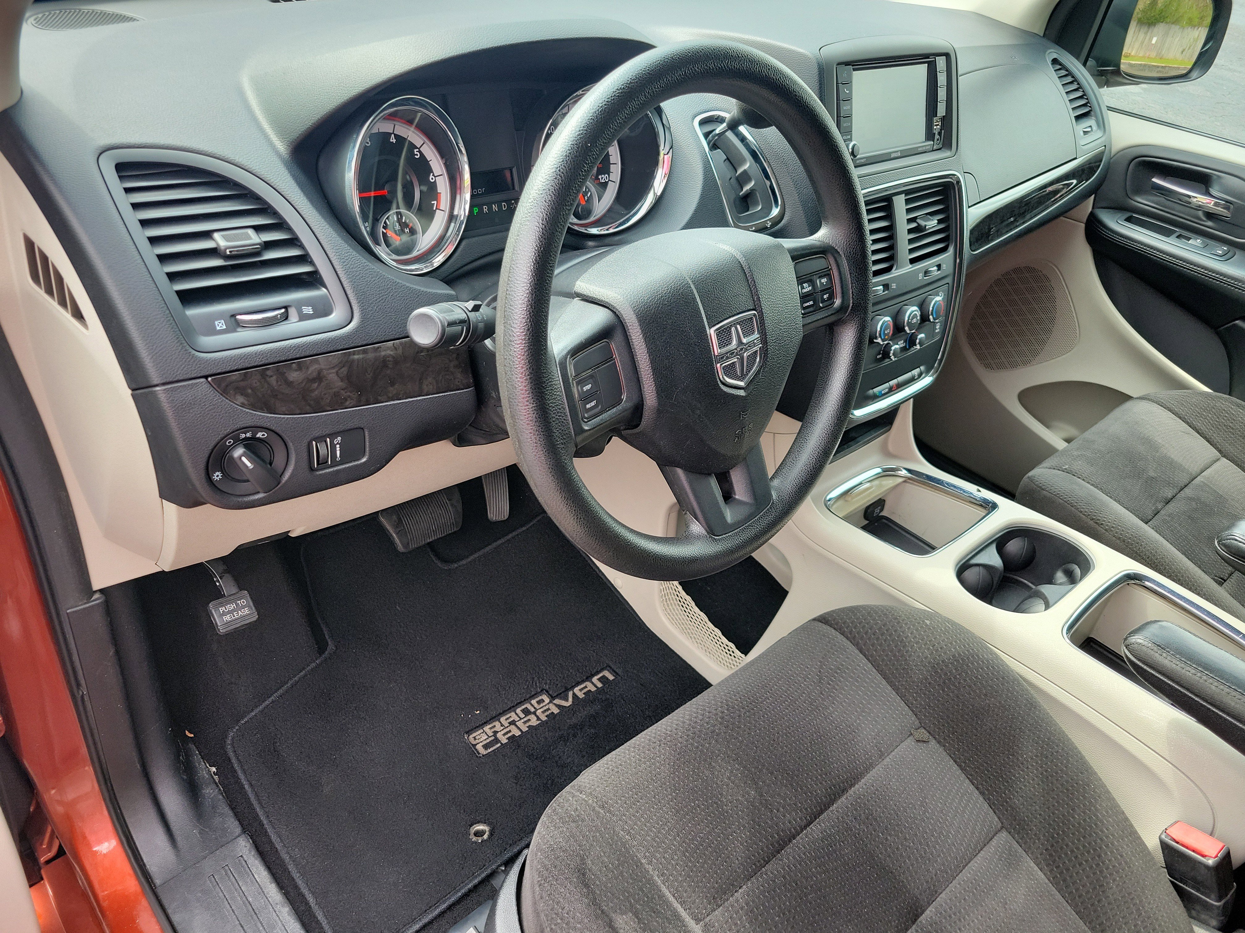 Used 2012 Dodge Grand Caravan SXT image 3