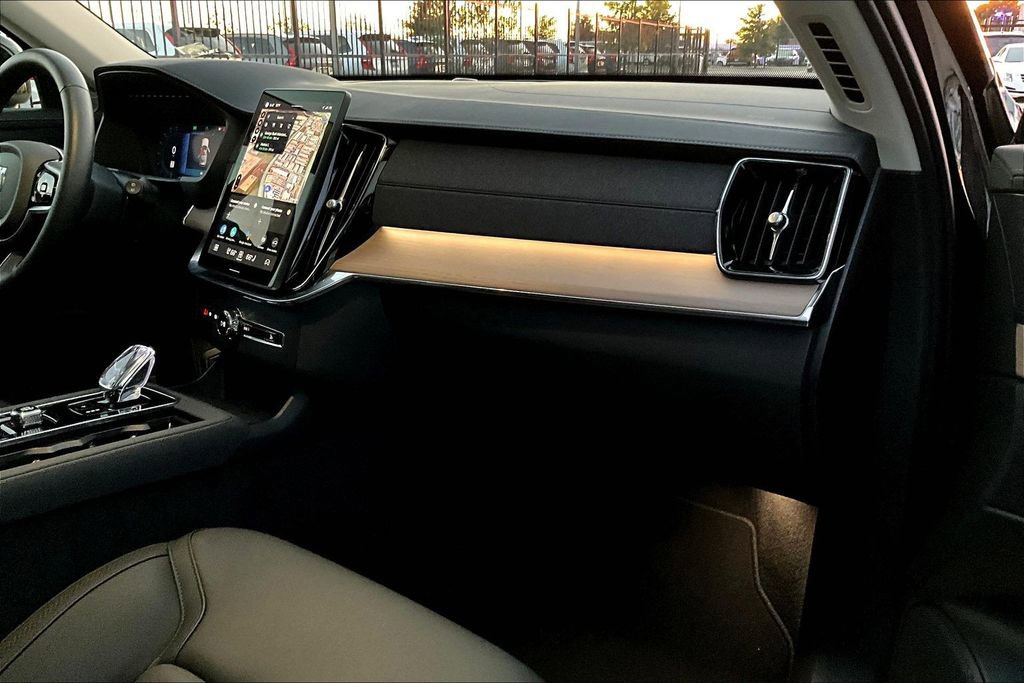 Certified 2025 Volvo XC90 B6 Plus image 20