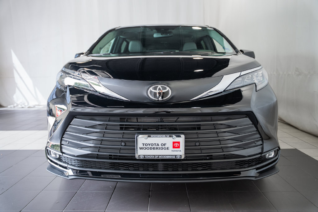 New 2026 Toyota Sienna XLE AWD/4WD image 2