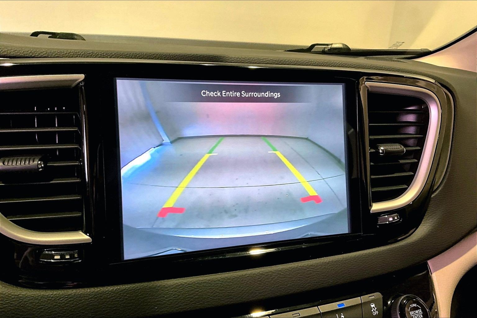 Used 2024 Chrysler Pacifica Touring-L image 14