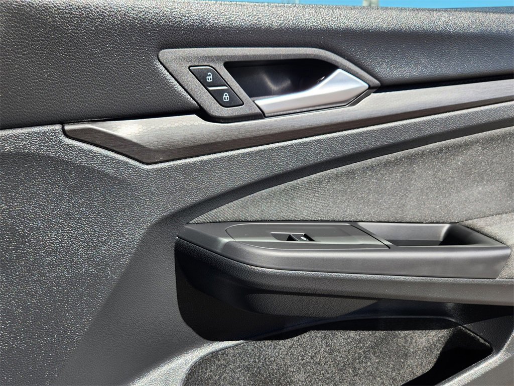 Used 2022 Volkswagen GTI SE image 21