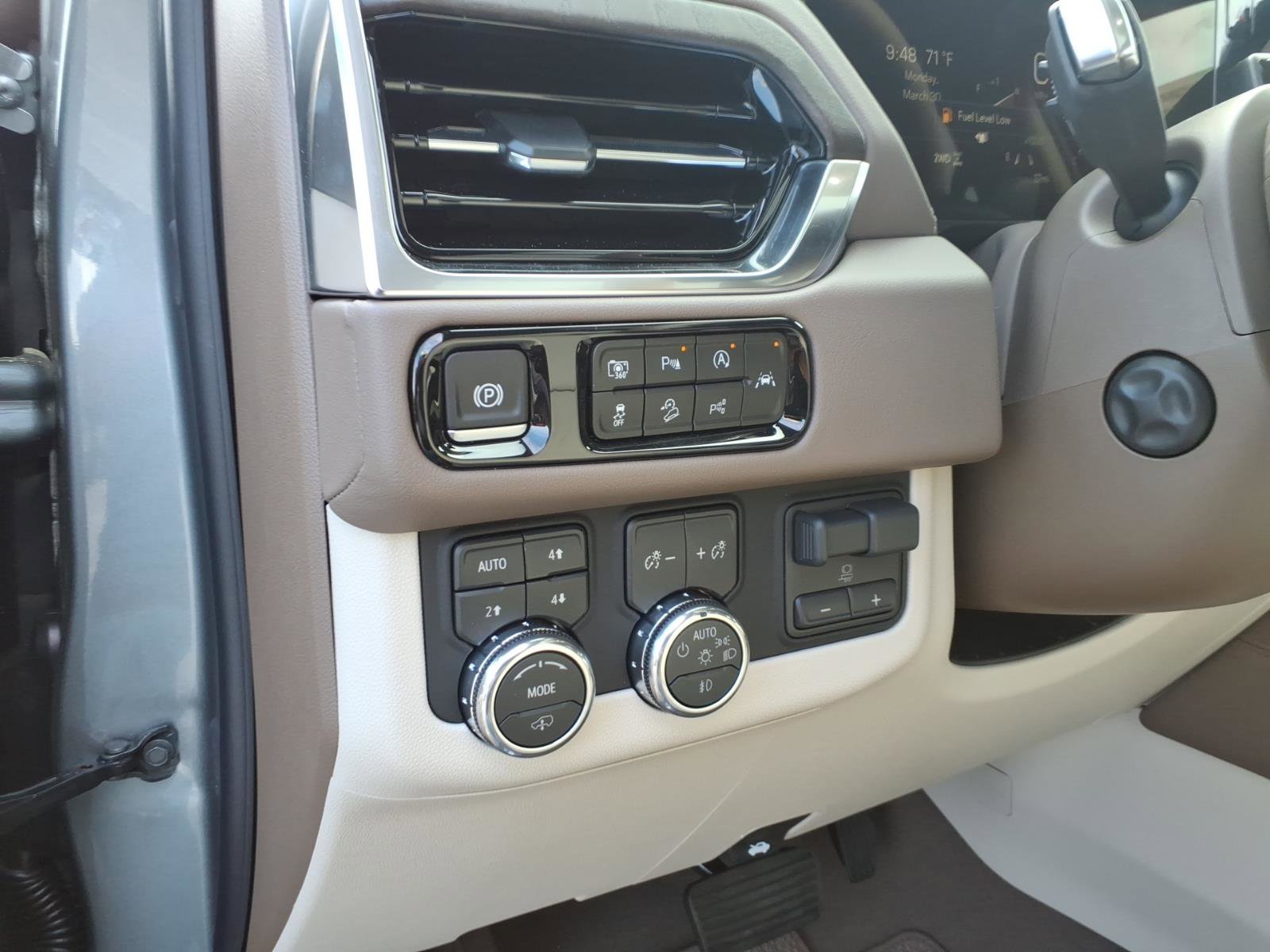 New 2026 GMC Yukon XL Denali w/ Denali Reserve Package image 10