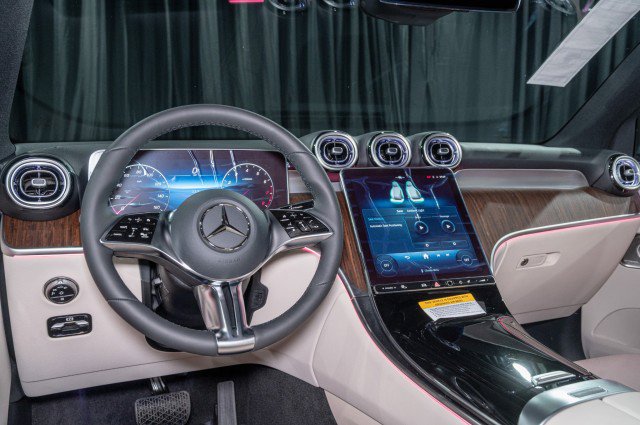 New 2026 Mercedes-Benz GLC 300 image 19