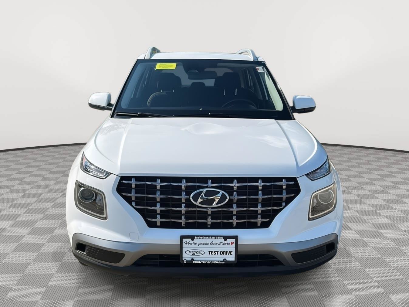 Used 2023 Hyundai Venue SEL FWD image 2