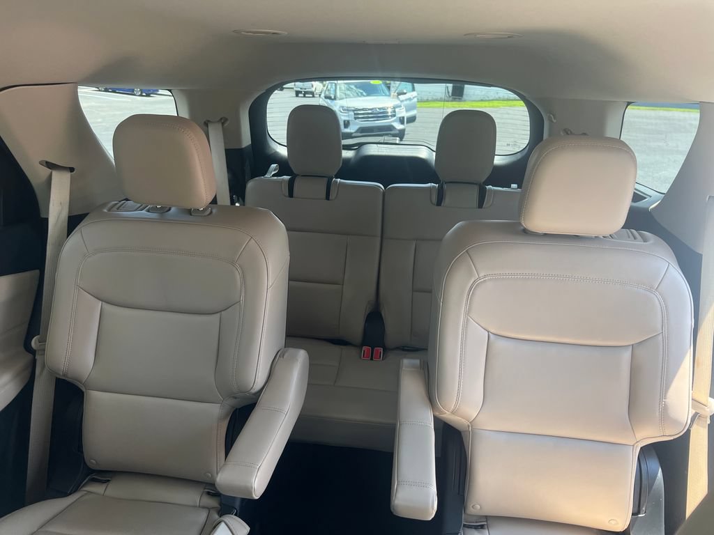 Used 2023 Ford Explorer XLT w/ Equipment Group 202A AWD/4WD image 22