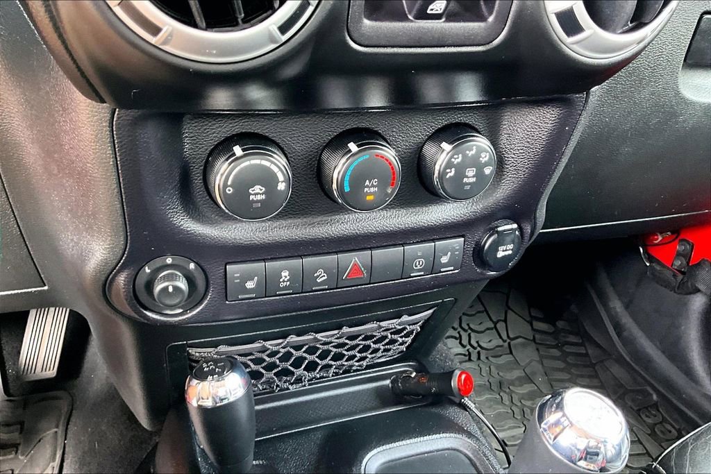 Used 2015 Jeep Wrangler Unlimited Rubicon image 15