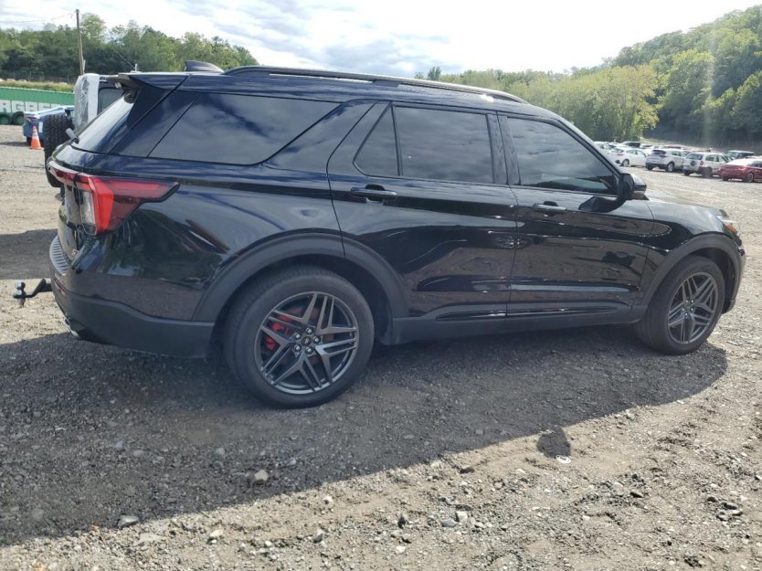 Used 2025 Ford Explorer ST image 4