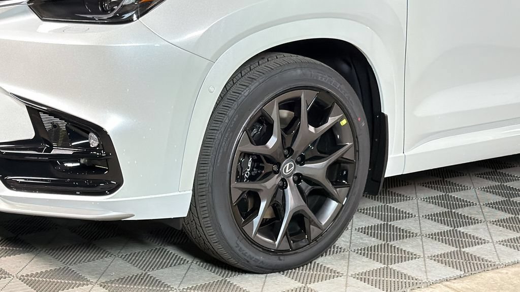 New 2026 Lexus TX 500h AWD image 4