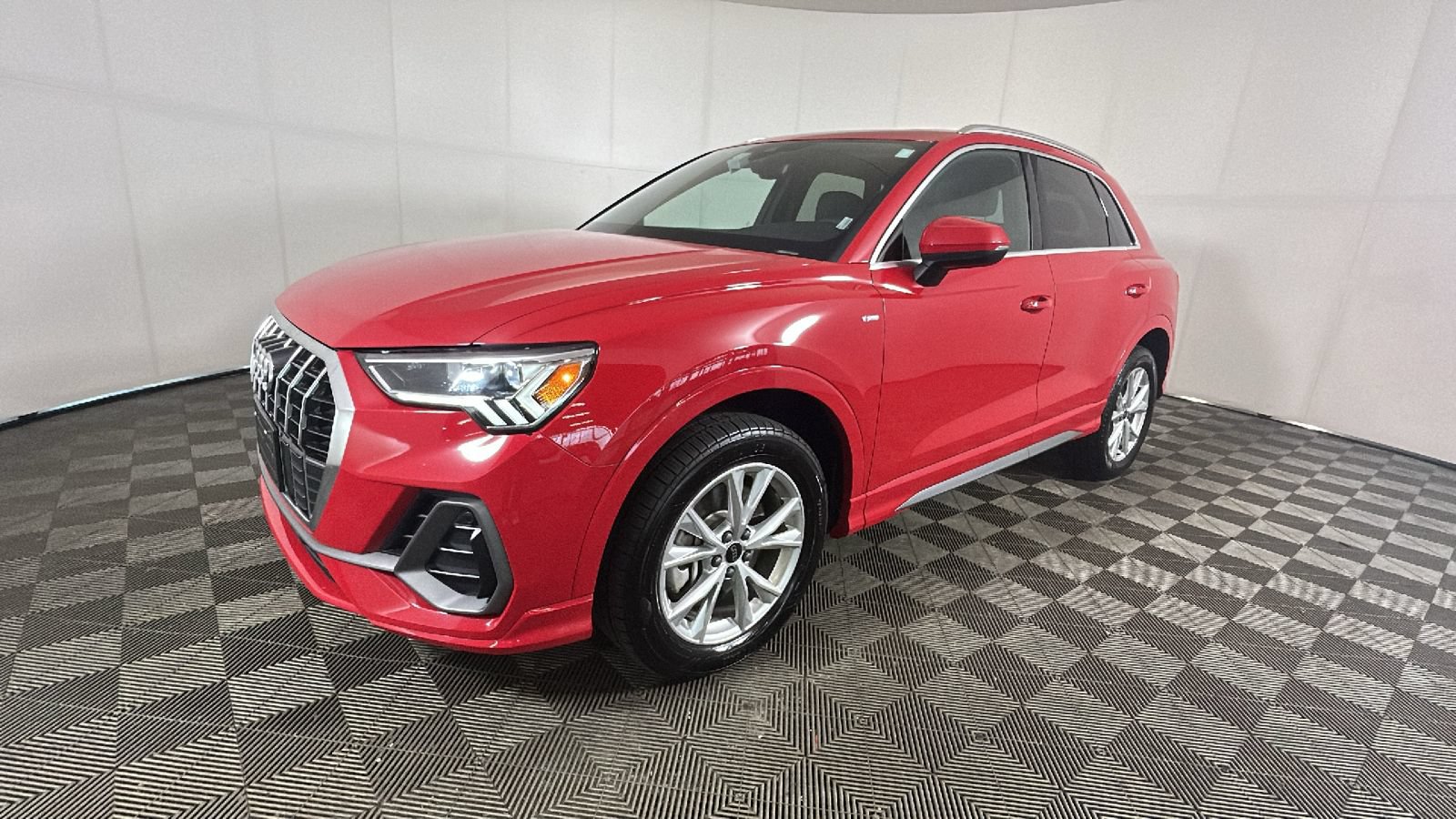 Used 2025 Audi Q3 2.0T Premium AWD/4WD image 6