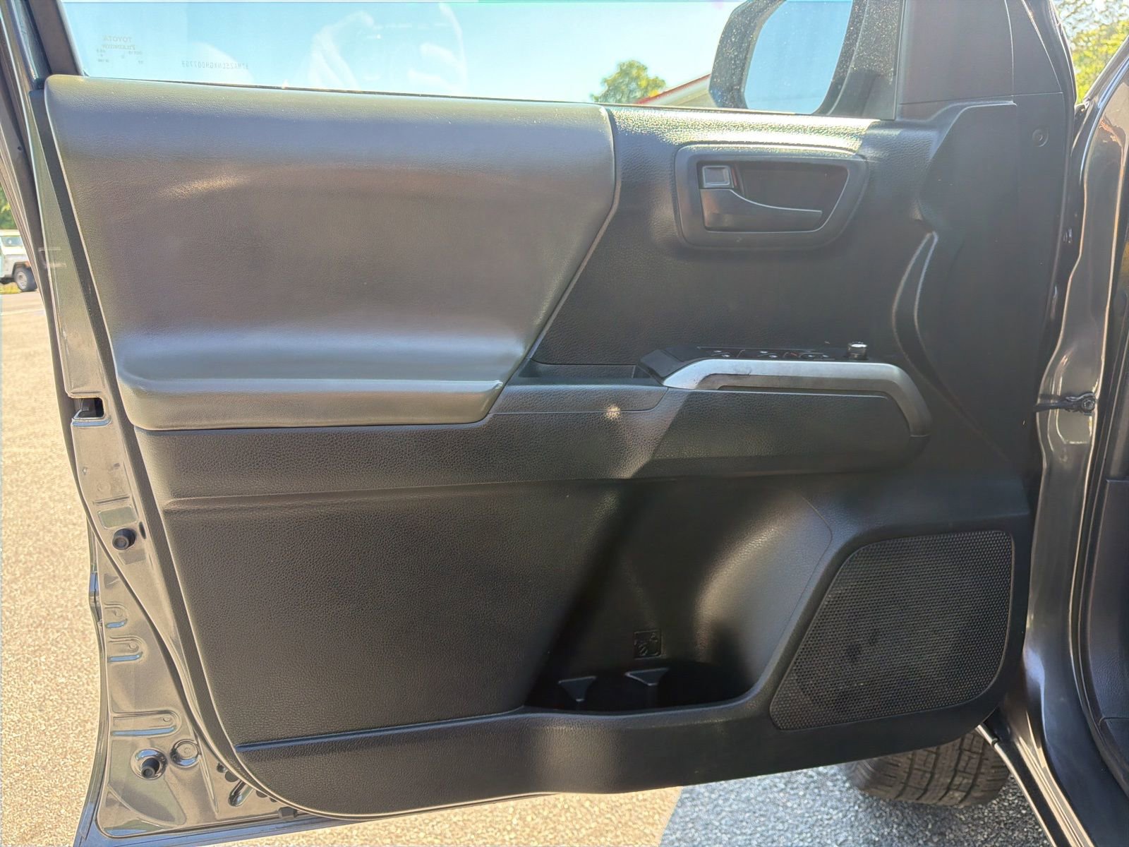 Used 2016 Toyota Tacoma SR5 w/ Towing Package RWD image 14