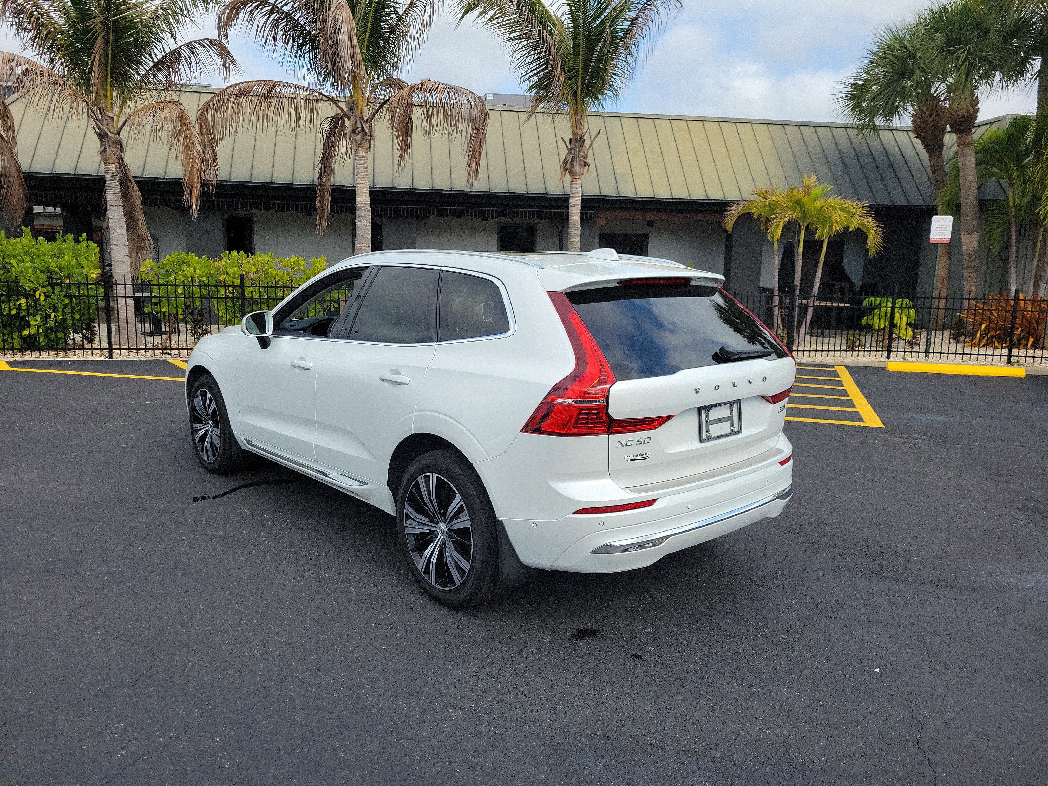 Used 2023 Volvo XC60 B5 Plus w/ Climate Package image 8