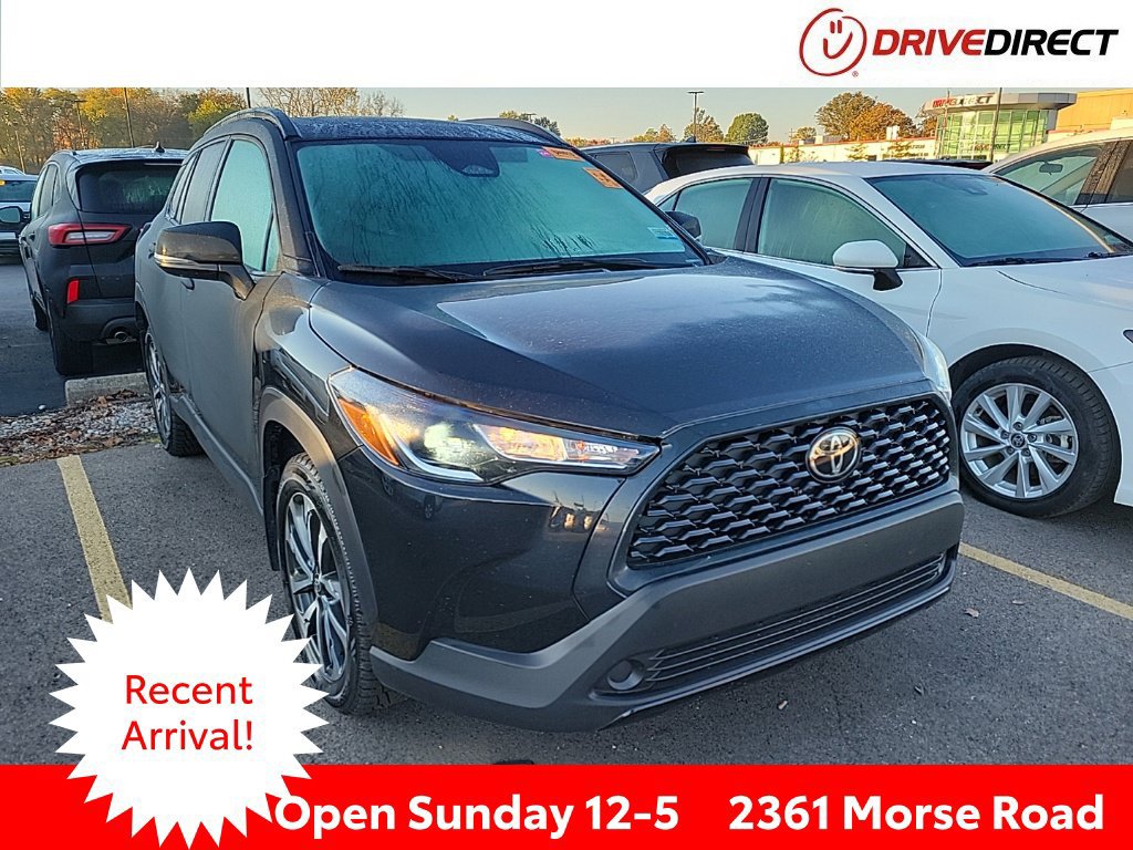 Used 2025 Toyota Corolla Cross LE AWD/4WD image 1