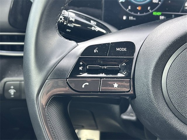 Certified 2025 Hyundai Elantra SEL image 22