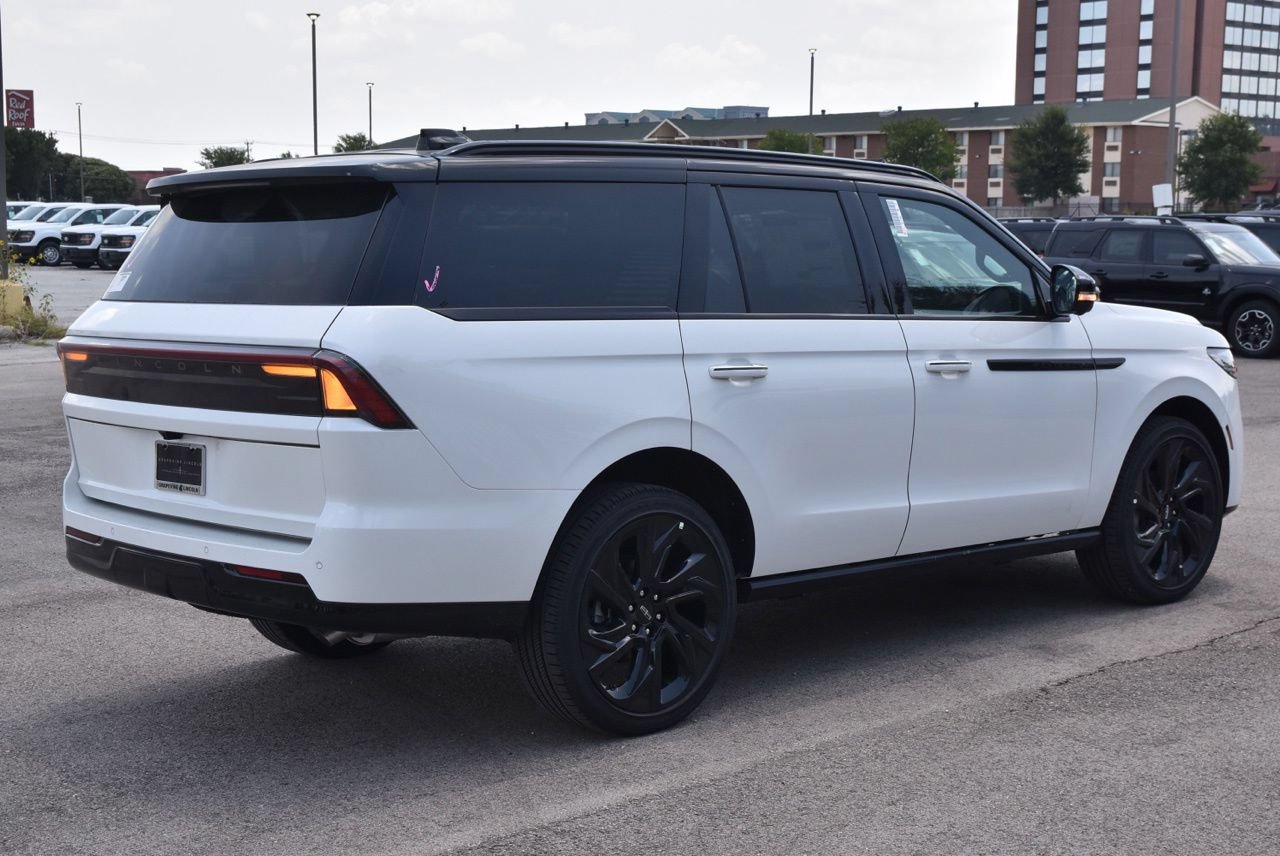 New 2027 Lincoln Navigator Black Label AWD/4WD image 6