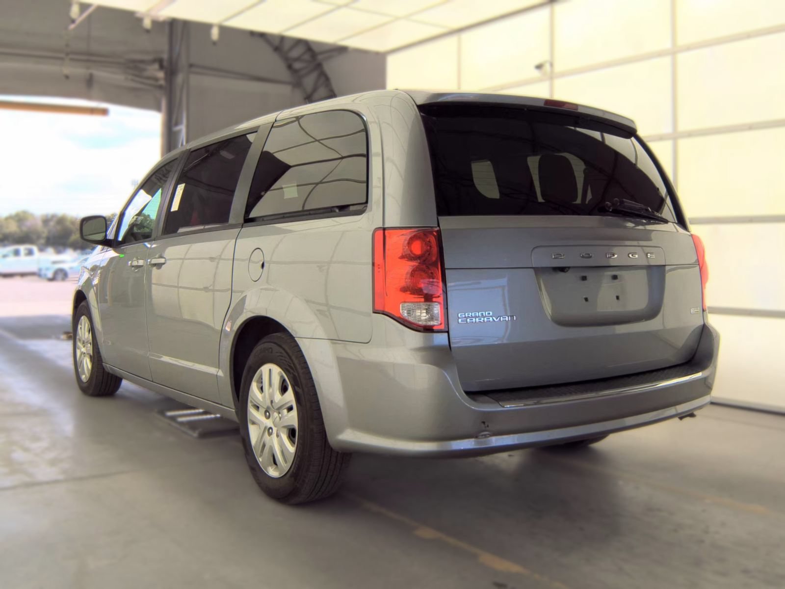 Used 2018 Dodge Grand Caravan SE w/ UConnect Hands-Free Group FWD image 6