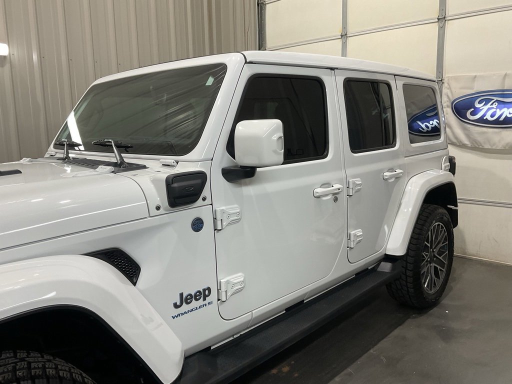 Used 2023 Jeep Wrangler Unlimited Sahara image 5