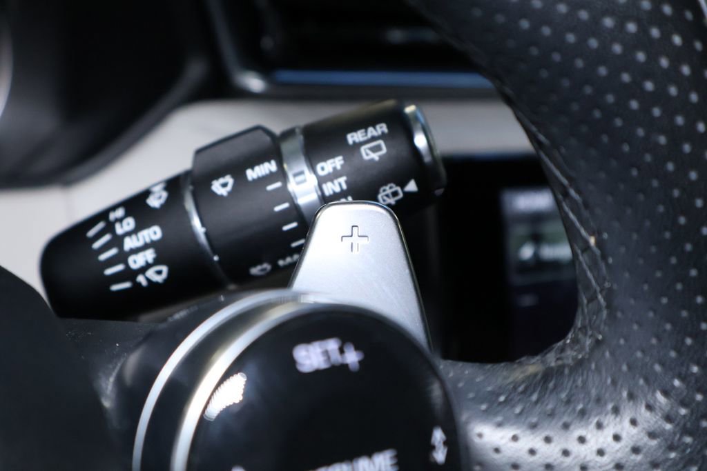 Used 2020 Land Rover Range Rover Velar R-Dynamic S image 21