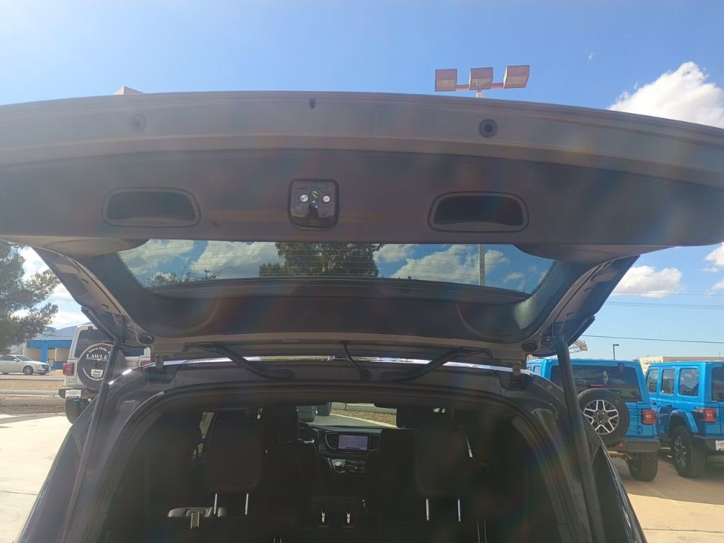 New 2025 Chrysler Pacifica Select image 26