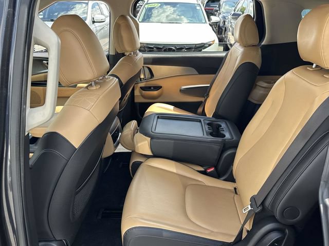 Used 2024 Kia Carnival LX FWD image 18